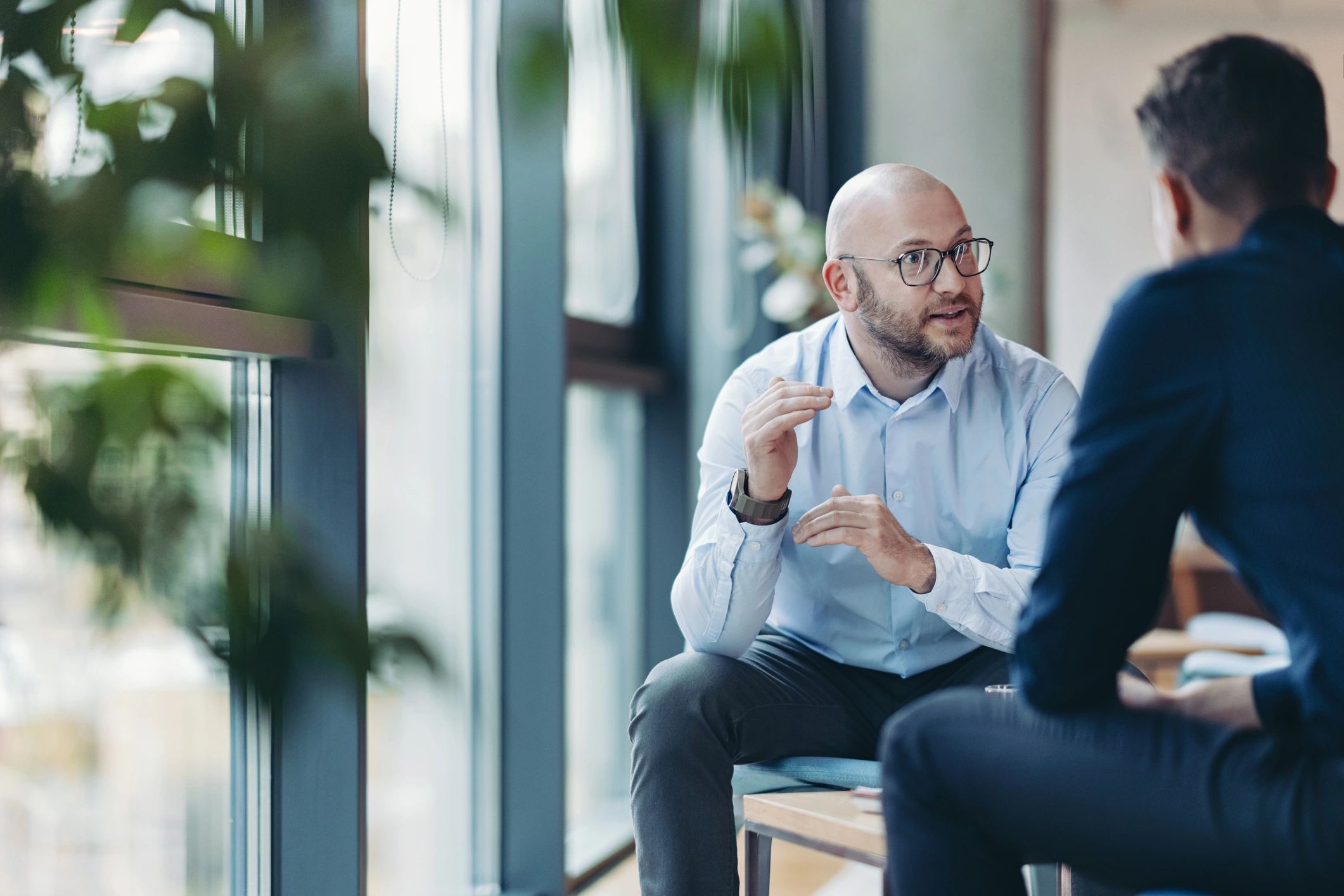 Two colleagues having a leadership coaching conversation in an office